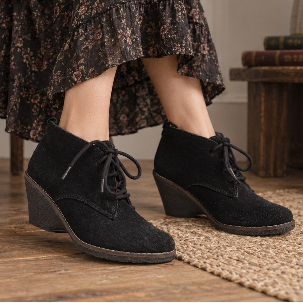 White Mountain Lambert Black Suede Lace Up Wedge Booties Women 9M Cottage Witchy